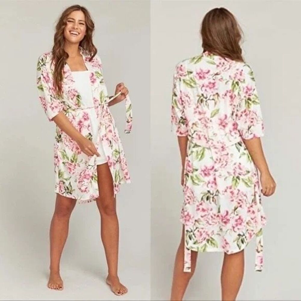 ✨Show Me Your MuMu Rose Print Robe O/S✨ - Picture 3 of 9